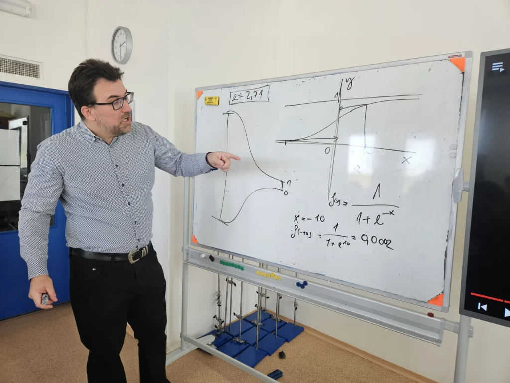 Marek Valášek teaching mathematics