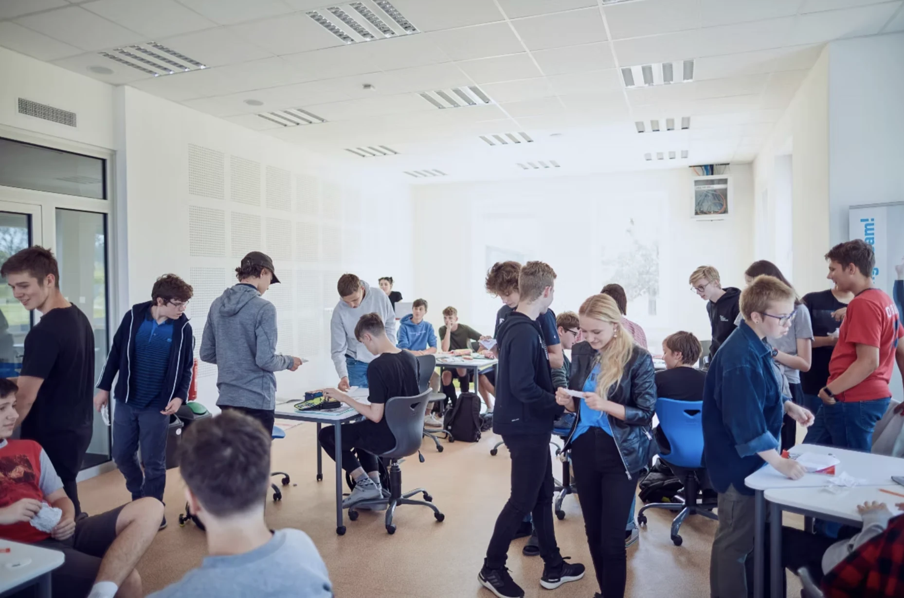 Students learning together in an ITG classroom