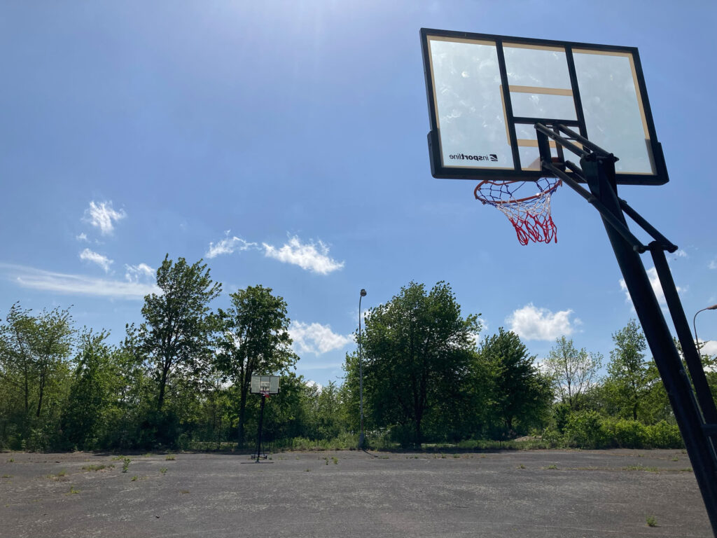 Basketball hoop